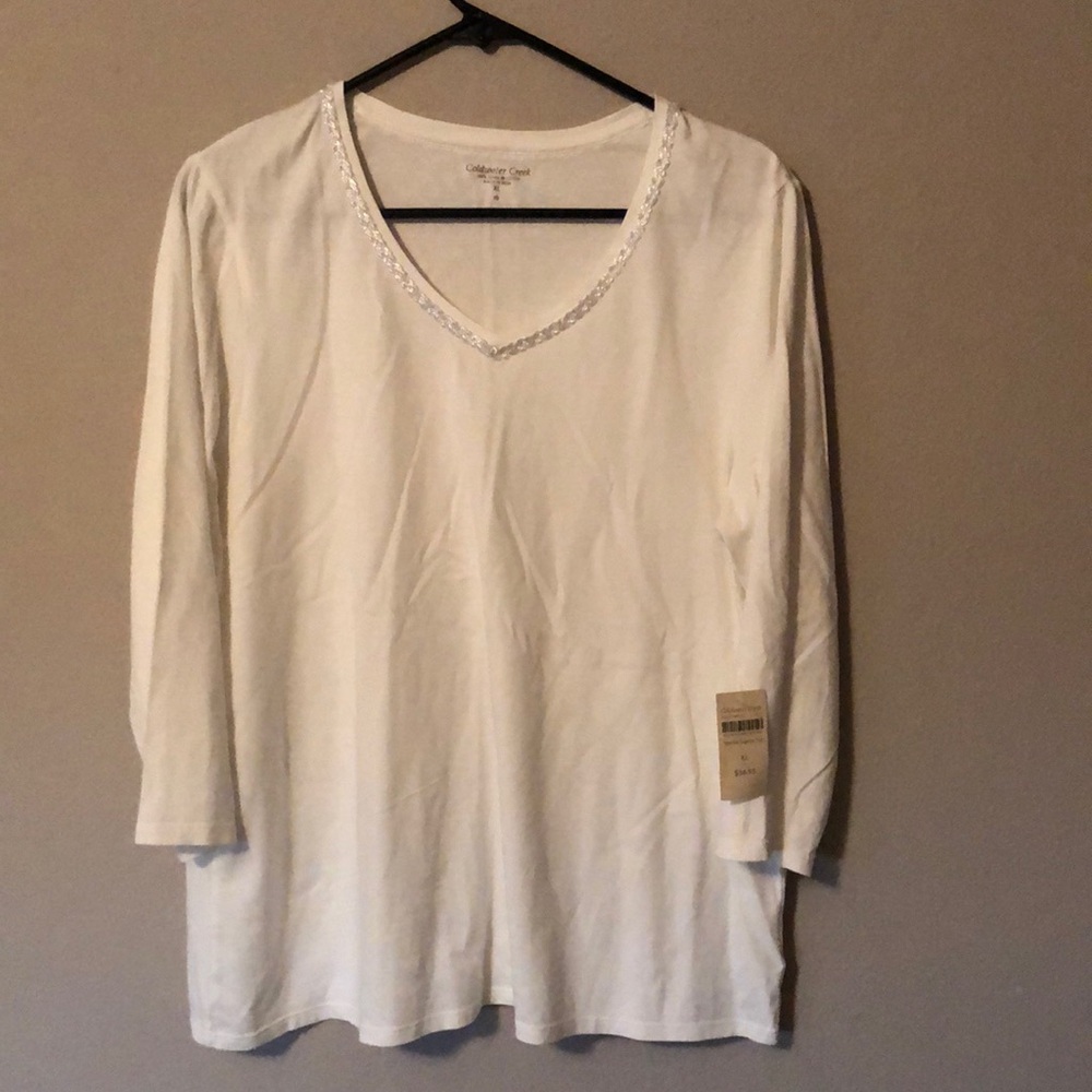 V-neck t-shirt